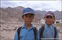 LADAKH. Tornando verso Leh ci fermiamo al villaggio di Tikse: primo piano di due fratellini 