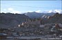 LEH . Dal campo di polo a sud della città vecchia splendida vista al tramonto sul Leh Palace e sulle alture della regione 
