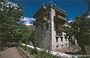 LADAKH. Alchi - dal giardino del ristorante vista sulla magnifica casa tradizionale adiacente