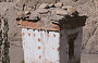 LADAKH - HIMALAYA. Dall'esterno del Gompa di Alchi ammiriamo il panorama sul fiume Indo: in primo piano uno stupa e sullo sfondo il fiume e le caratteristiche formazioni rocciose della regione