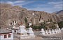 LADAKH - HIMALAYA. Il villaggio di Alchi tra campi coltivati ed aride alture