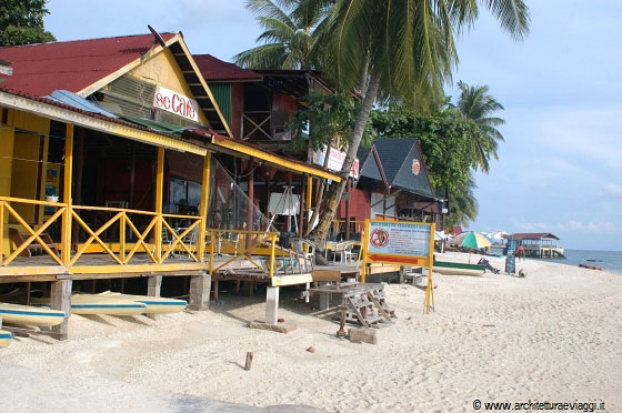 PULAU PERHENTIAN BESAR - La spiaggia principale di Besar sul versante occidentale, si estende dal Coral View fino a Love Beach