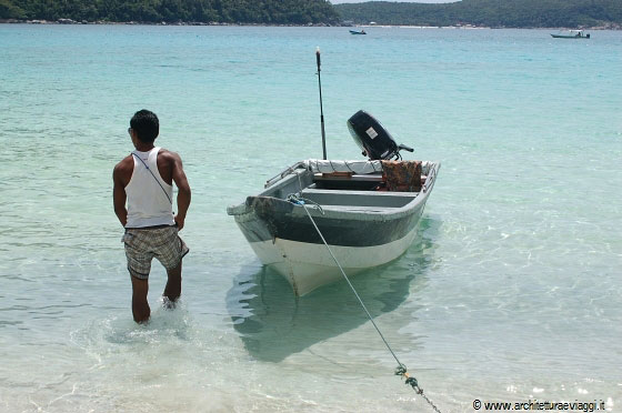 ISOLE PERHENTIAN - I taxi d'acqua vi porteranno ovunque alla scoperta di deliziose calette