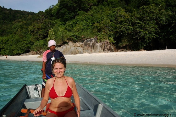 ISOLE PERHENTIAN - Fine giornata alla Turtle Beach: il nostro tassita è tornato a prenderci e ci riporta alla spiaggia del Perhentian Island Resort 