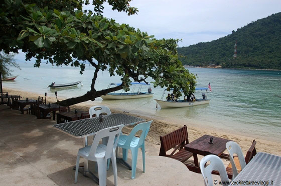 PULAU PERHENTIAN BESAR - Al tramonto ci gustiamo il paesaggio sorseggiando la solita birra a The Reef