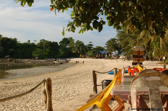 PULAU PERHENTIAN BESAR - Prima del tramonto sostavamo spesso per una birra nel sonnolento Reef uno dei locali preferiti