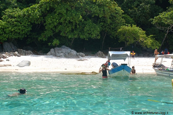 RAWA ISLAND - Oggi facciamo una bella escursione di snorkelling in barca organizzata dal Mama's per RM 40-45 a testa