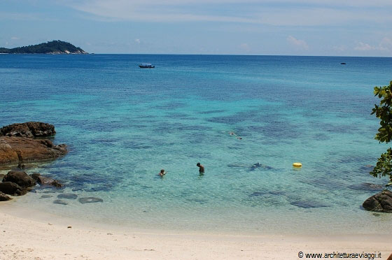ISOLE PERHENTIAN - Non ci sono telefoni pubblici, ne banche, ne sportelli bancomat sulle isole, ma se avete un portatile la connessione internet è assicurata in molti caffè