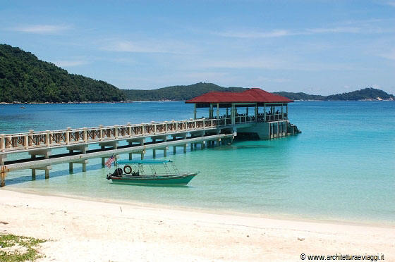 PULAU PERHENTIAN BESAR - Il pontile nella baia del Perhentian Island Resort