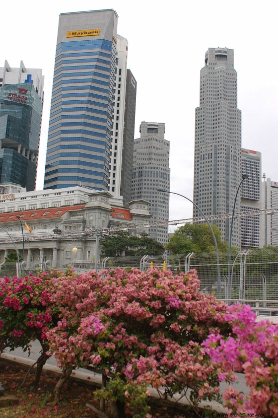 IL CBD - Il Fullerton Hotel, testimonianza dell'epoca coloniale, in mezzo alla giungla di grattacieli 