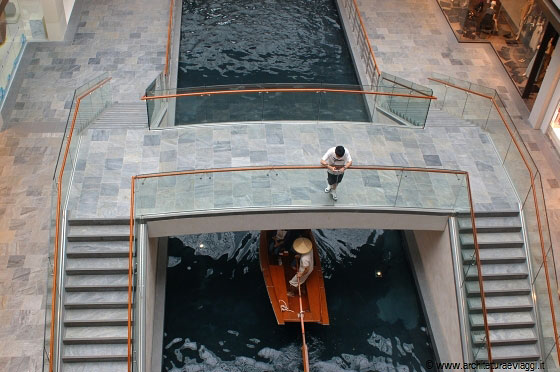 MARINA BAY SANDS - Oops, una piccola Venezia