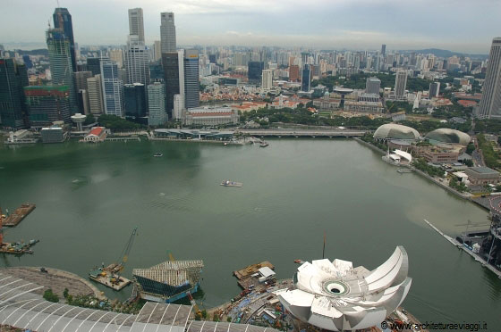 MARINA BAY SANDS - Dal roof garden punti di osservazione sullo skyline di Singapore e sul Mar Cinese meridionale 