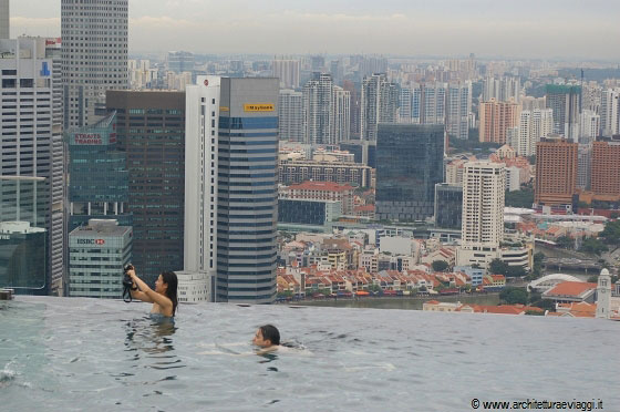 MARINA BAY SANDS - Energia pura e relax stare a mollo al 55° piano dominando la città