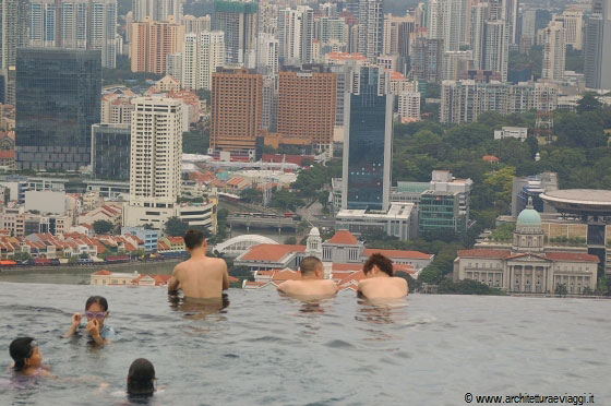MARINA BAY SANDS - Dal 55° piano vista sul Colonial District e i Quays