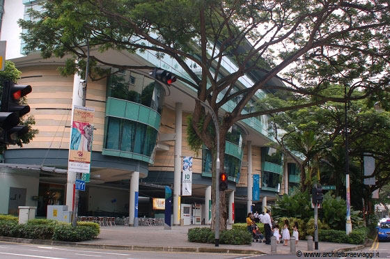 SINGAPORE MANAGEMENT UNIVERSITY - Ogni mattina dal nostro YMCA di ORchard Road passavamo accanto all'Università o nel sottopasso direttamente collegato alla stazione metro