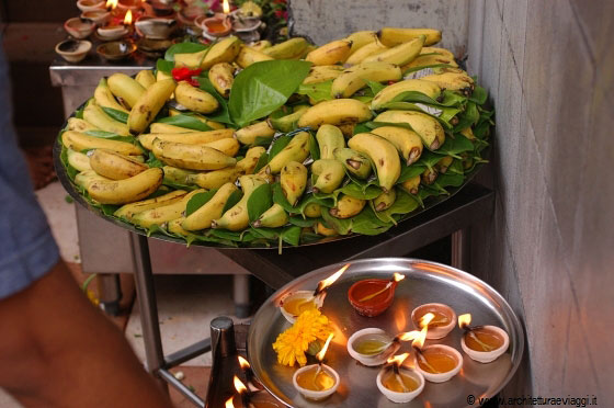 SRI VEERAMAKALIAMMAN TEMPLE - Vari doni alle divinità induiste