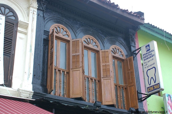 LITTLE INDIA - A testa in su