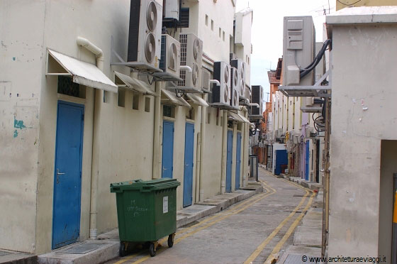 LITTLE INDIA - Il retro delle shophouse su viuzze secondarie