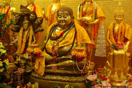 WATERLOO STREET - Questo sfavillante negozio offre davvero ogni Buddha