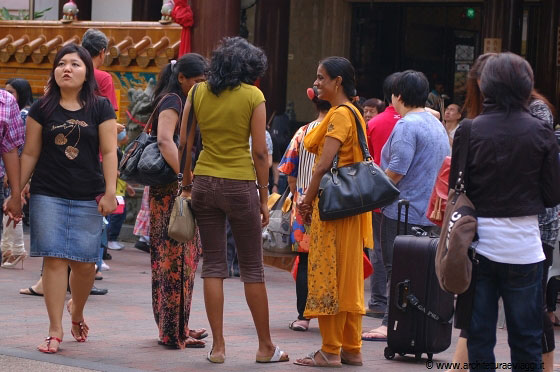 WATERLOO STREET - Incontrarsi davanti al tempio