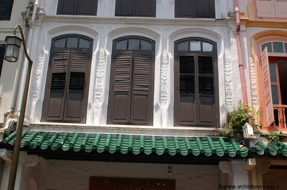 CHINATOWN - Particolare delle caratteristiche finestre con persiane delle shophouse cinesi