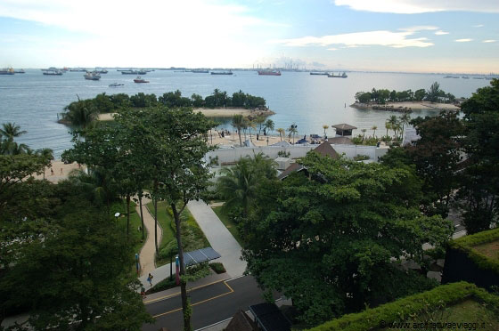 SENTOSA ISLAND - Dal tetto del Siloso Beach Resort vista sulla vicina Siloso Beach