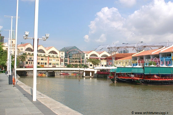 CLARK QUAY - Questo molo sulle acque del Singapore River prende il nome dal  secondo governatore coloniale Sir Andrew Clarke
