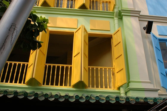 SINGAPORE - Brillanti colori per le facciate di Clark Quay