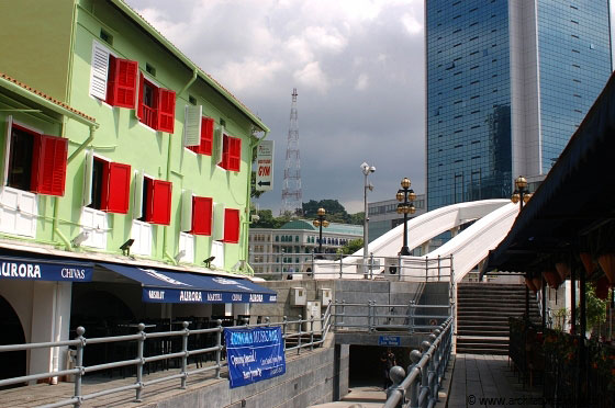 SINGAPORE  - Da Clark Quay camminando sul lungofiume raggiungiamo Boat Quay