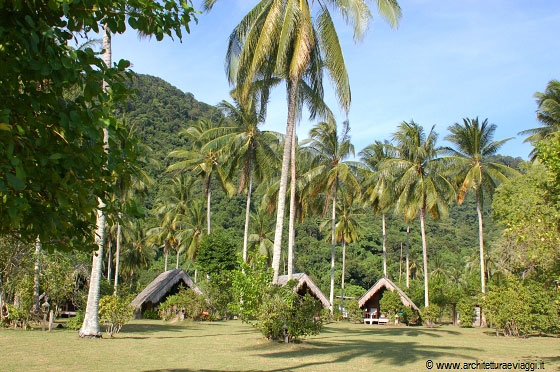 PULAU BESAR - Chalet in legno tra alte palme al Mirage Island Resort
