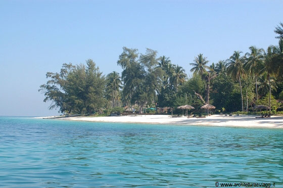 ARCIPELAGO DI SERIBUAT - Ciao Besar, siamo di nuovo in partenza alla ricerca di nuovi lidi