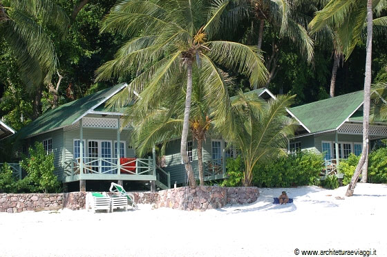 ARCIPELAGO DI SERIBUAT - Il nostro chalet fronte mare, proprio sulla graziosa spiaggia di Pulau Rawa
