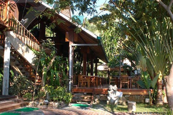 RAWA ISLAND - Il ristorante aperto del Rawa Safari Island Resort con terrazza e veranda coperta