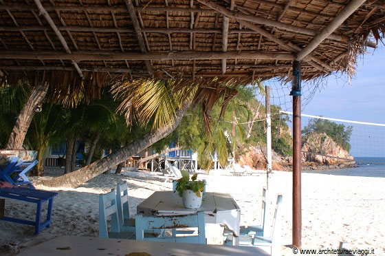 PULAU RAWA - Lo spartano ristorante del Club Rawa