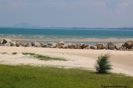 CHERATING - Dal Duyong Restaurant osserviamo la baia 
