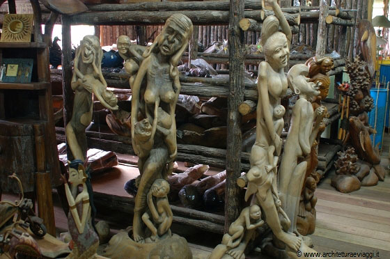 CHERATING - Sculture in legno in vendita al Limbong Art