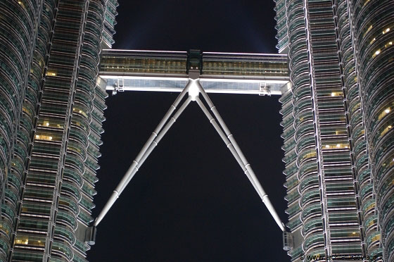 PETRONAS TOWERS - Lo skybridge, il ponte che collega le due torri ad un'altezza di 170 metri