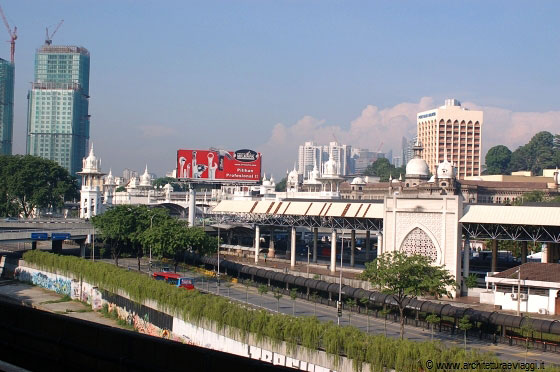 KUALA LUMPUR - Fantasia moghul e moresca per la Old KL Train Station 