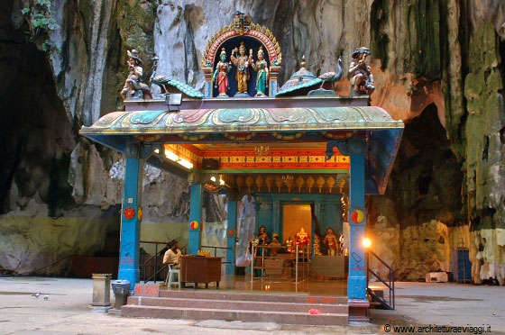 BATU CAVES - Scoperte ufficialmente circa 120 anni fa dal naturalista americano William Hornaday 