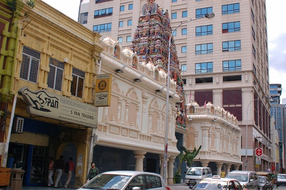 KUALA LUMPUR - Nella capitale architetture cinesi, indiane, malesi e moderne si uniscono in una fascinosa combinazione