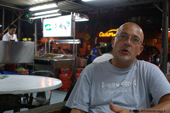 JALAN ALOR - Ceniamo al Wong Ah Wah, quasi alla fine della strada: TURISTICOO!