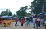 JERTEH. Dalle 17.00 del pomeriggio passiamo il tempo girovagando tra il mercato coperto, la moschea del villaggio e il mercato notturno, in attesa del nostro bus delle 23.00