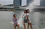 MARINA BAY. L'immancabile foto turistica in posa davanti al getto del Merlion