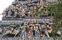 LITTLE INDIA. Usciamo dallo Sri Veeramakaliamman Temple e ci immergiamo tra le strade della città