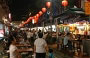 SINGAPORE. Bancarelle di cibo cinese molto frequentate dalla gente del posto