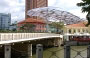 SINGAPORE RIVER. Il tratto di lungofiume nella zona dei Quays è scintillante e immacolato con la sua vocazione di quartiere di svago e intrattanimento