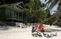 RAWA SAFARI ISLAND RESORT. In relax sulla spiaggia di Pulau Rawa proprio di fronte al nostro chalet