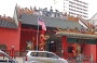 CHINATOWN. In Jln Tun HS Lee impossibile non notare l'edificio di color rosso acceso del Guandi Temple dedicato a Guandi, divinità taoista della guerra