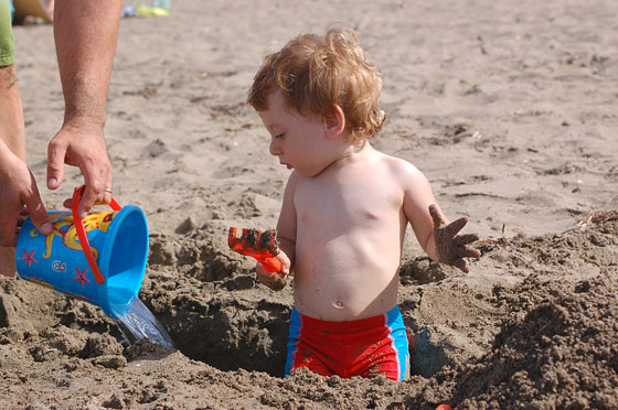 BASSA MAREMMA - Cosa c'è di meglio di una buca nella sabbia, per giunta con l'acqua?