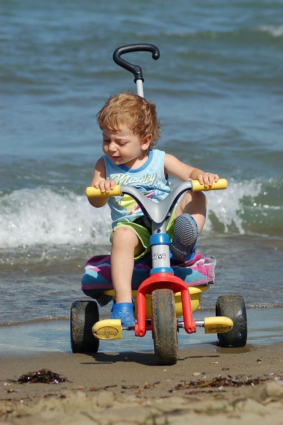 SPIAGGIA DELLA GIANNELLA - Luca fiero del suo triciclo